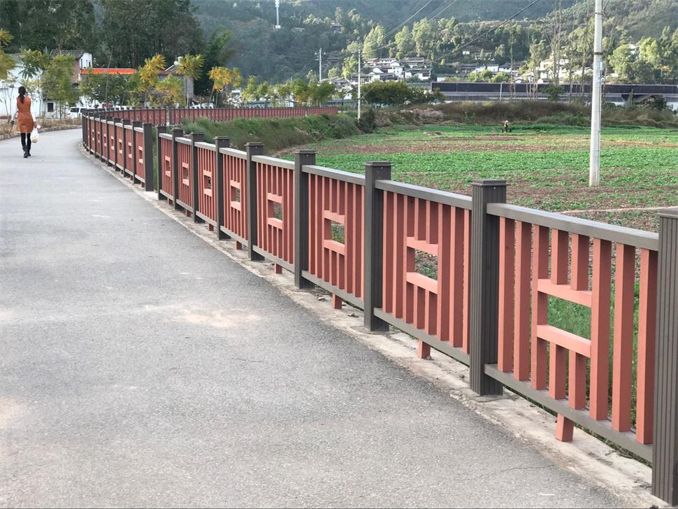 平安鎮塑木欄桿安裝完成